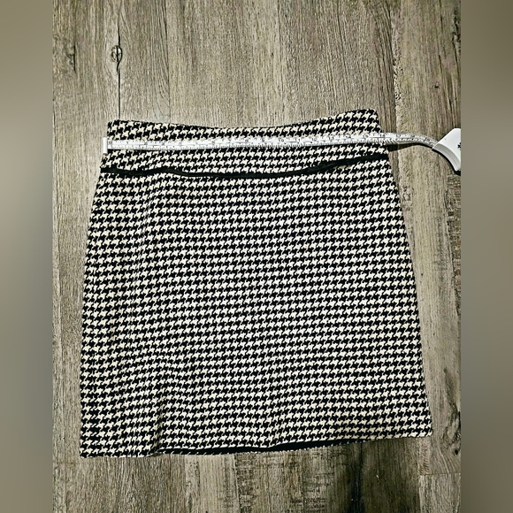 Apostrophe Size 10 Wool Rayon black and white houndstooth skirt, formal, chic, - Picture 9 of 10